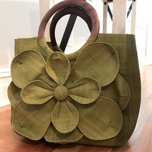 Stunning Straw Handbag W/ Round wooden handles